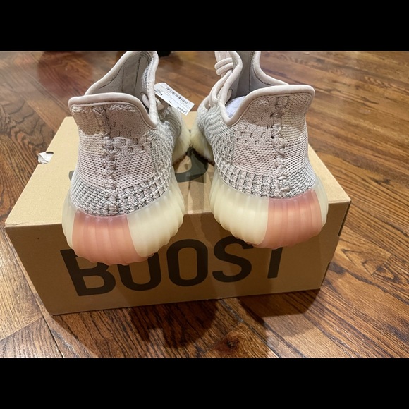 Yeezy Boost 350 V2 Citrin - Picture 4 of 13